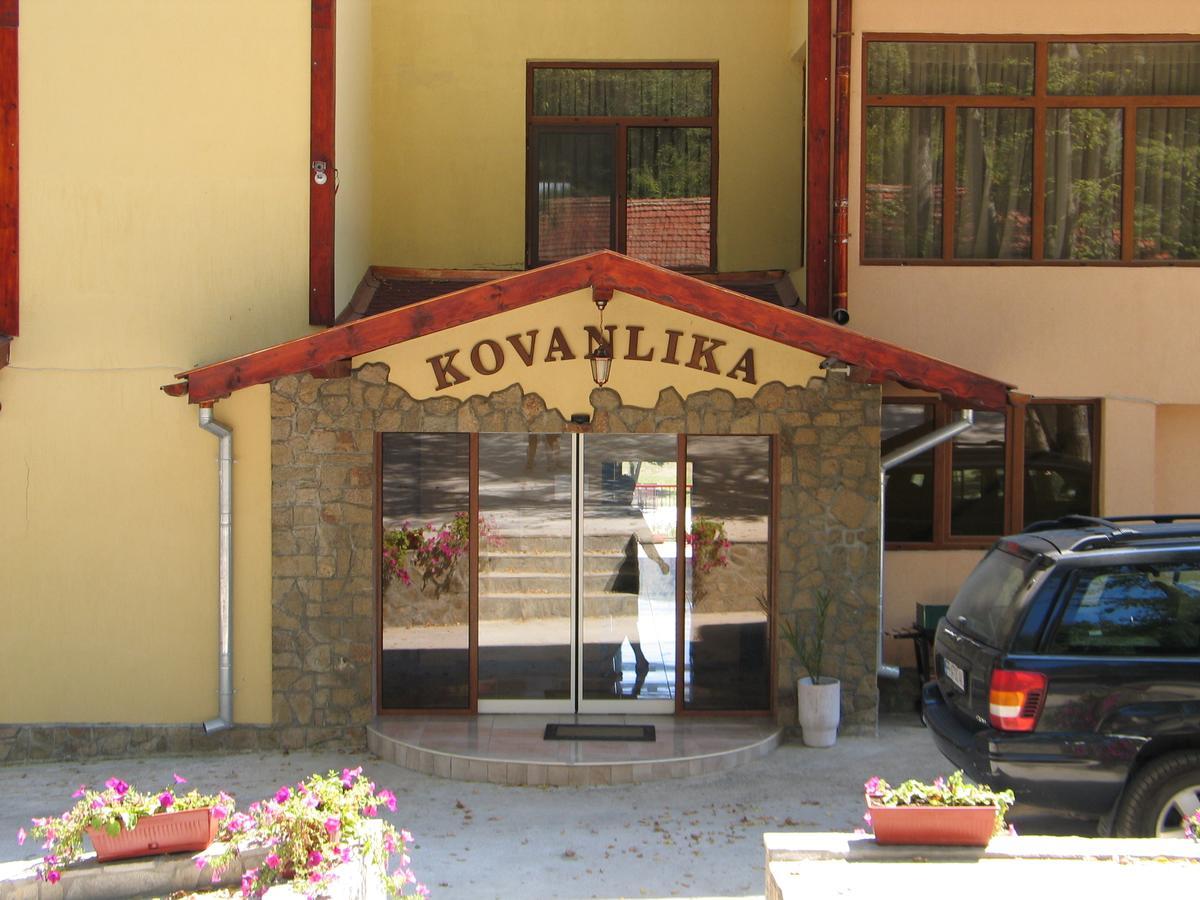 Kovanlika Hotel Razgrad Exterior foto